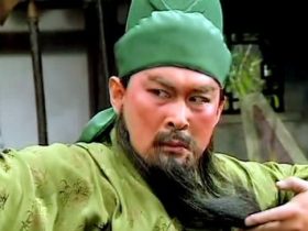 关羽为什么红脸戴绿帽子？